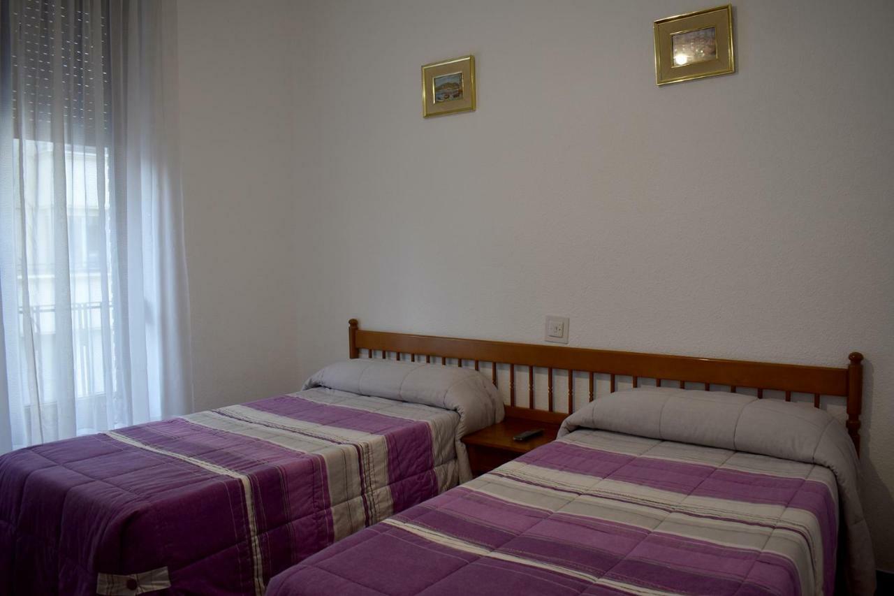 ホテル Hostal Oviedo レオン エクステリア 写真