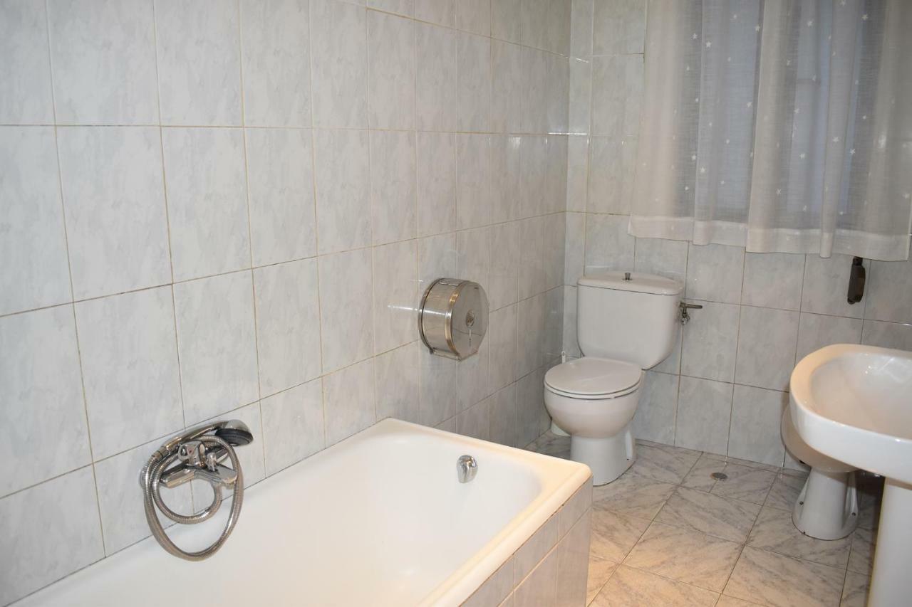 ホテル Hostal Oviedo レオン エクステリア 写真