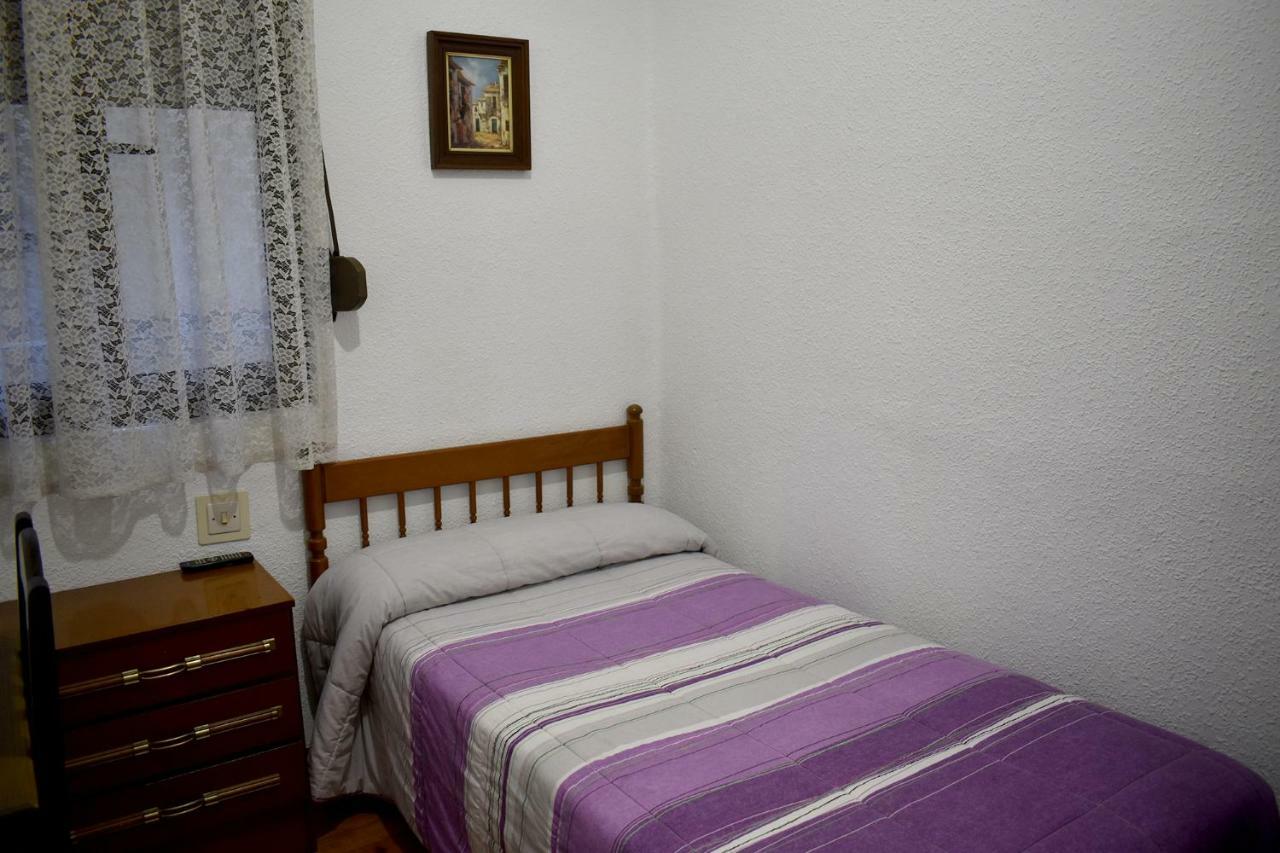 ホテル Hostal Oviedo レオン エクステリア 写真