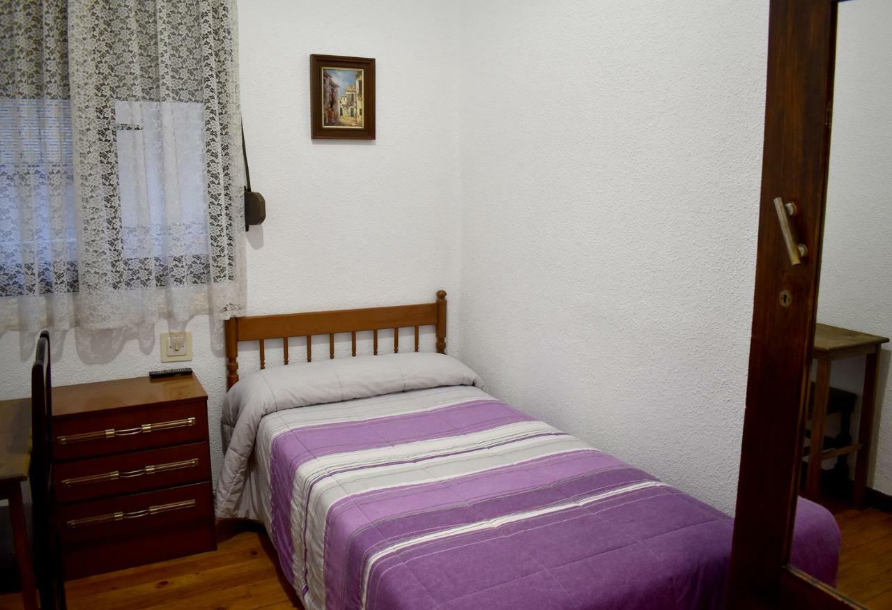 ホテル Hostal Oviedo レオン エクステリア 写真