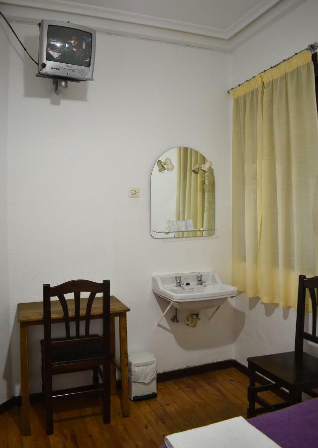 ホテル Hostal Oviedo レオン エクステリア 写真