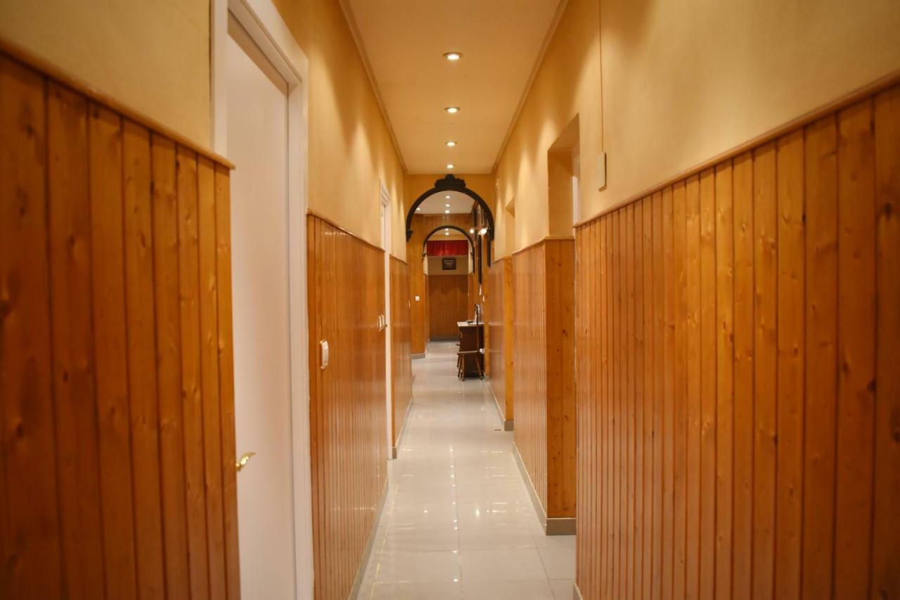 ホテル Hostal Oviedo レオン エクステリア 写真