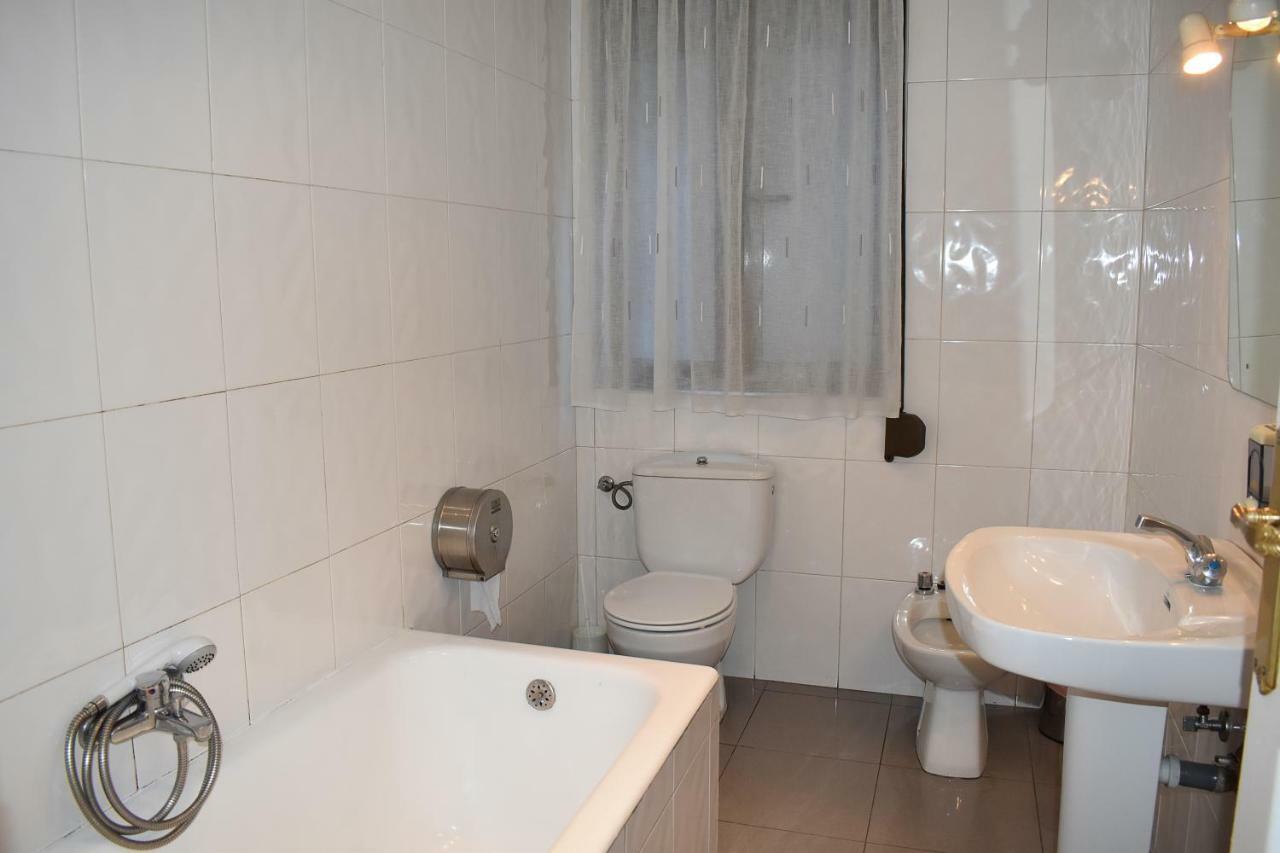 ホテル Hostal Oviedo レオン エクステリア 写真