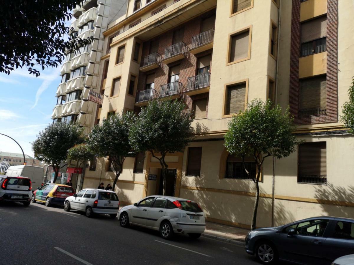 ホテル Hostal Oviedo レオン エクステリア 写真