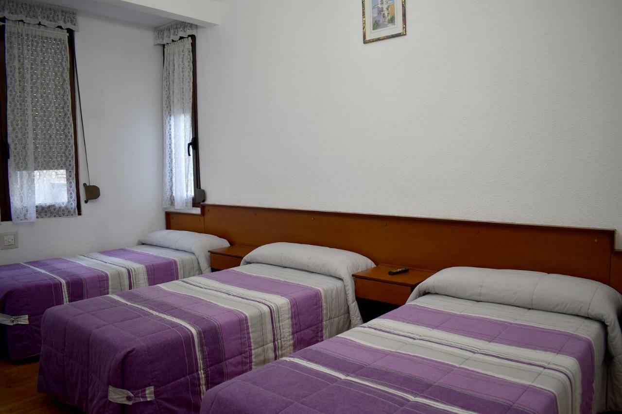 ホテル Hostal Oviedo レオン エクステリア 写真