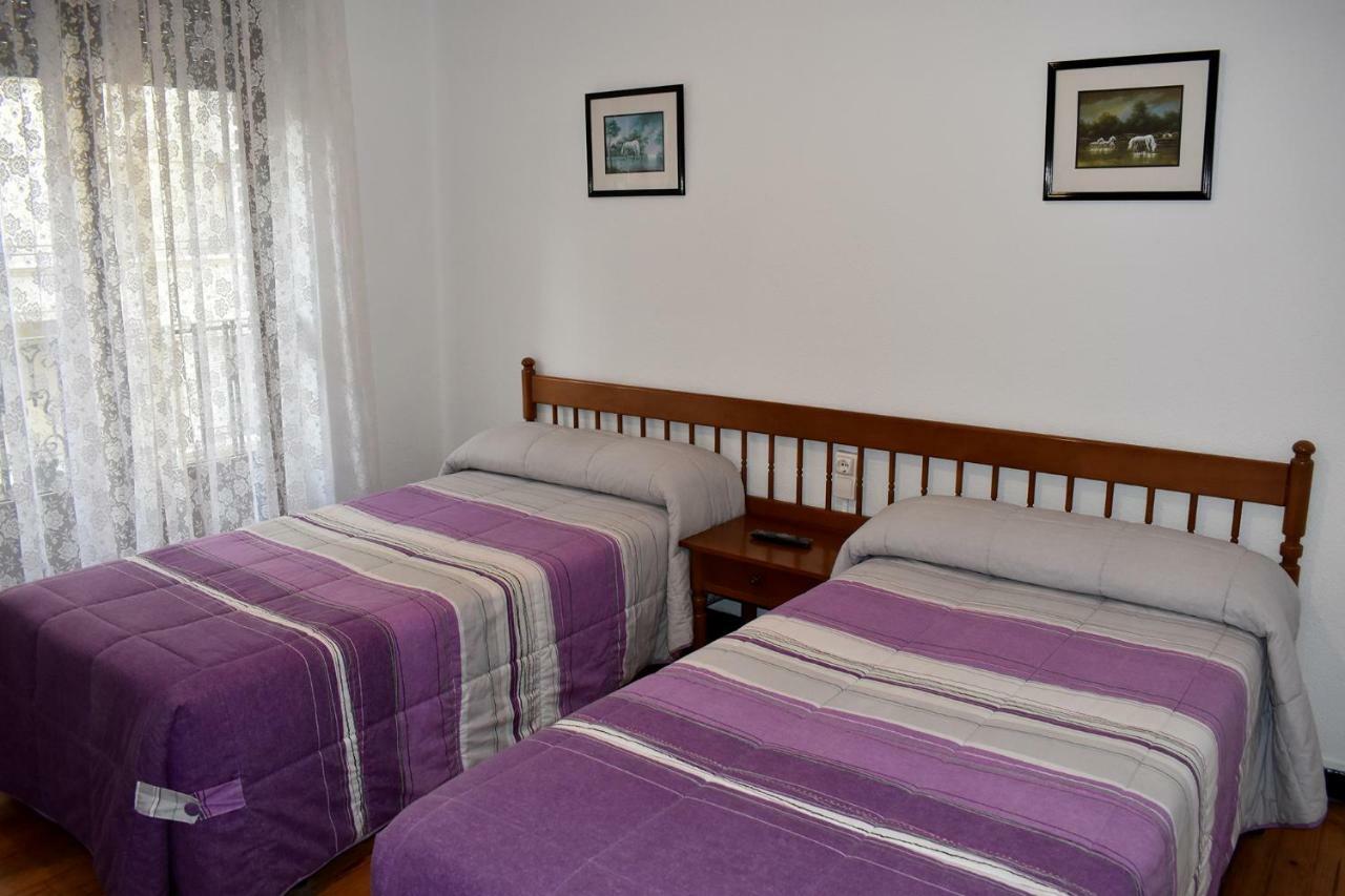 ホテル Hostal Oviedo レオン エクステリア 写真