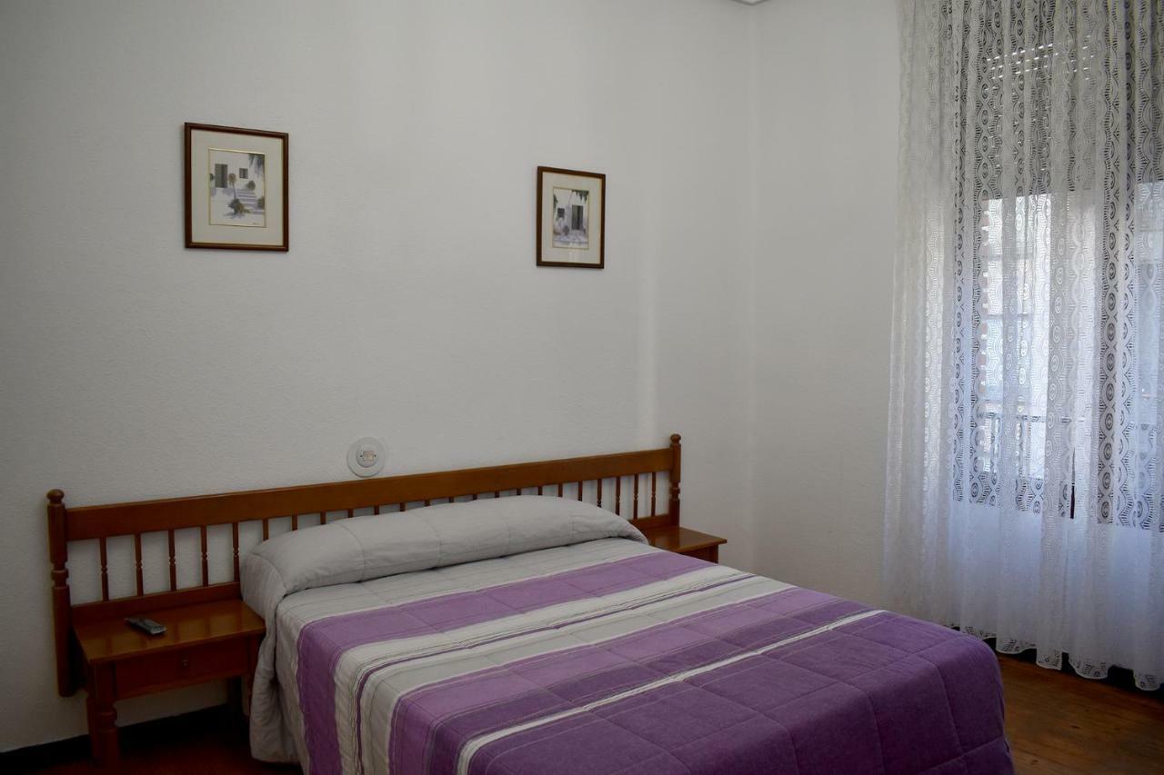 ホテル Hostal Oviedo レオン エクステリア 写真