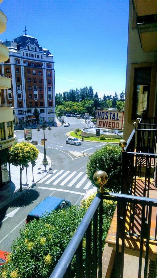 ホテル Hostal Oviedo レオン エクステリア 写真