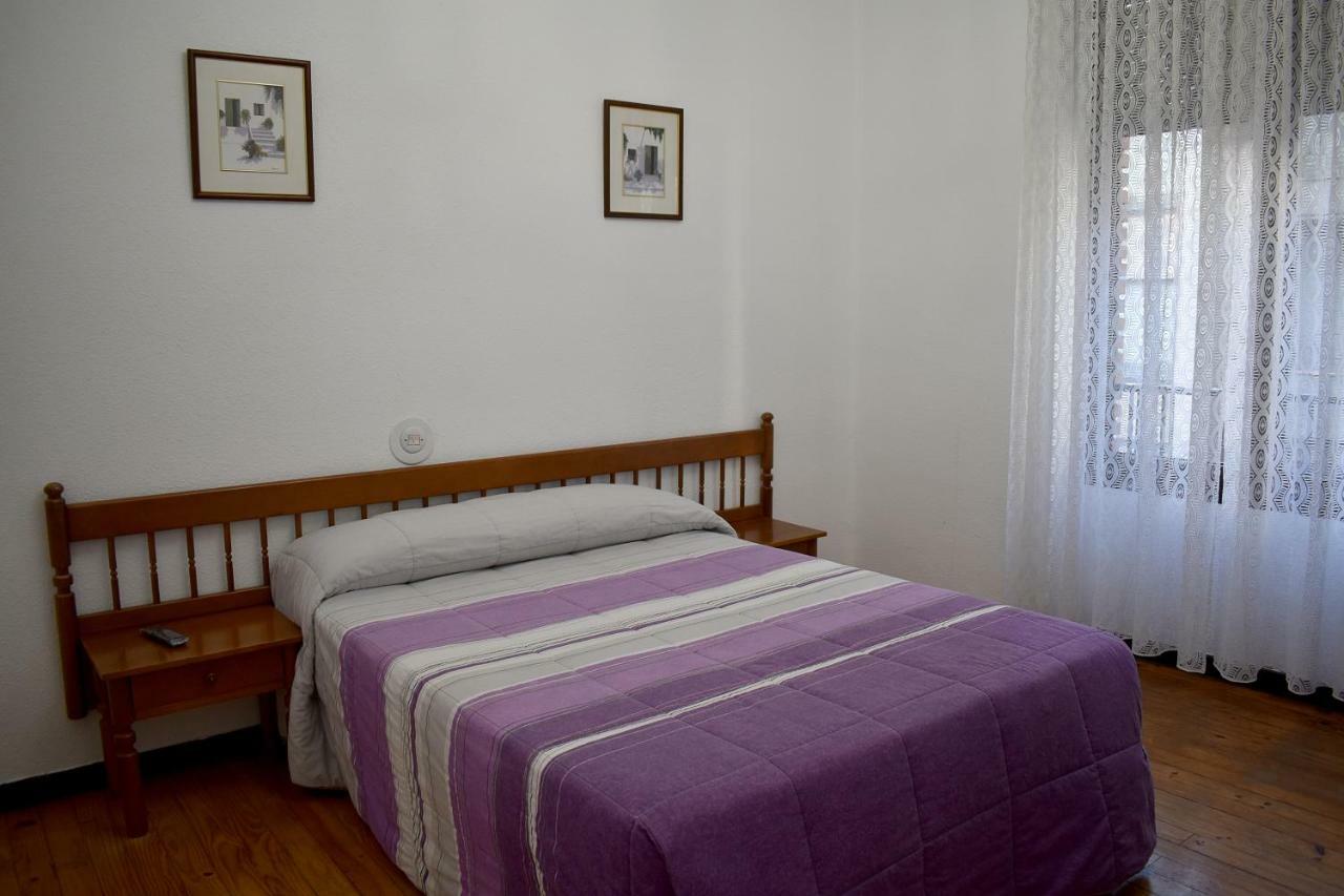 ホテル Hostal Oviedo レオン エクステリア 写真